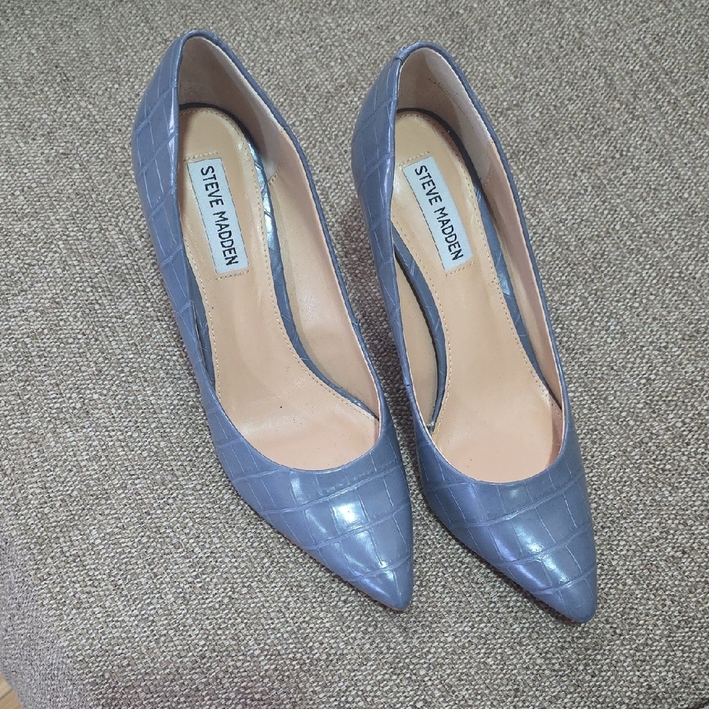 Steve Madden Slate Croc-Embossed Heels - Picture 2 of 5